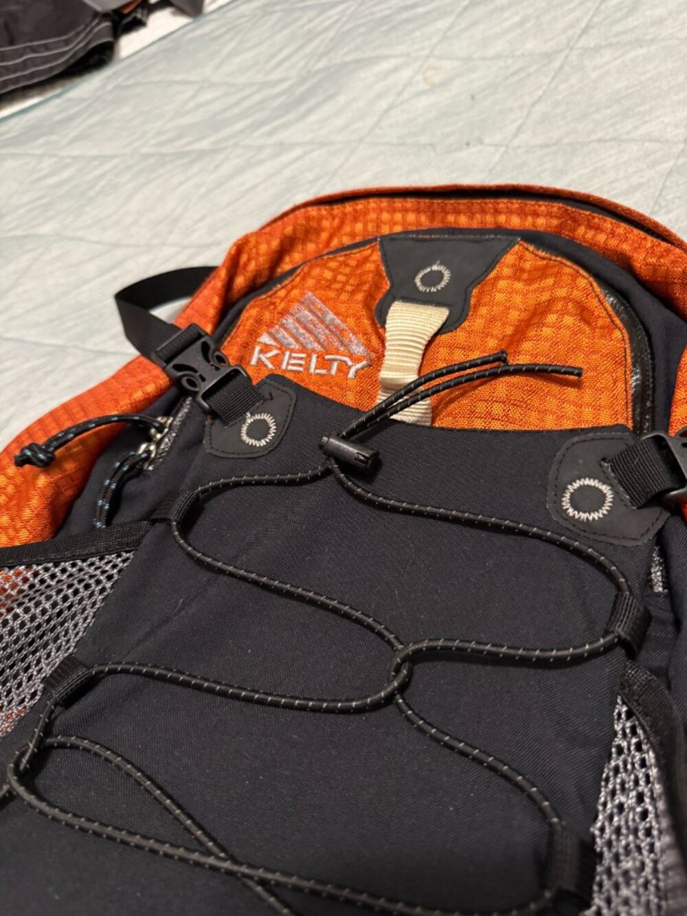 Kelty Torrey 1600 Amber/Black Pack w/o hydration bag - Picture 3 of 16